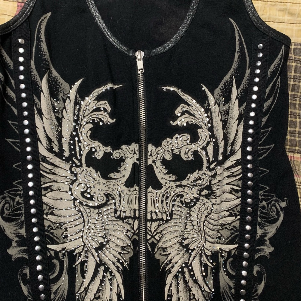 Zip up binged out biker/skull tank worn once!